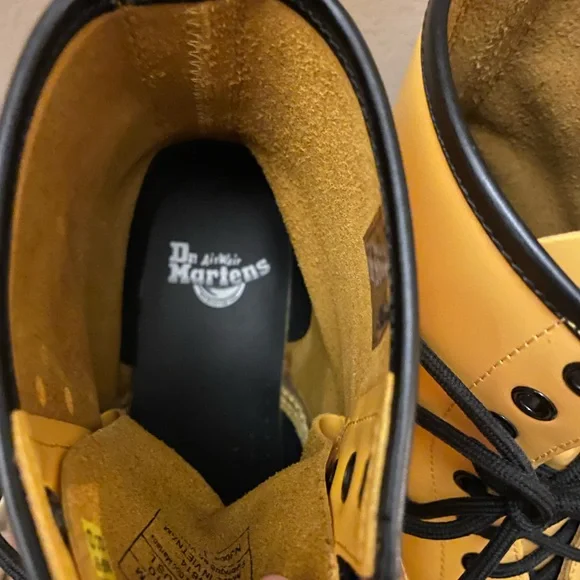 LIKE NEW DR. MARTENS 1460 BOOTS - Picture 4 of 8